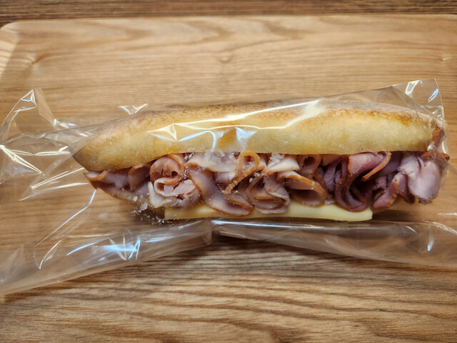ハム日和　みたらし ハム日和 - 甲斐大泉/パン | 食べログ