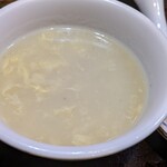 Eikou - 玉子入りのコーンスープ
                        やや塩味不足だが普通に美味い