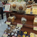 銀座木村屋總本店 - この下の方においてある、完全めしのあんぱんが気になる！