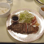 ゼルコヴァ カフェ - 特選牛ロースのステーキ　１０００円