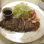 ゼルコヴァ カフェ - 特選牛ロースのステーキ　１０００円