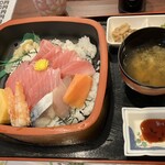 Shinano Ko-Hi-Ten - 「中トロ丼」は1540円！