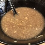 ラーメン二郎 - 非乳化スープも液体油と脂が混ざってこんな感じに。ごちそう様でした。