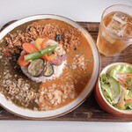 a.myu and village - 料理写真:竹炭カレーと再生カレーのハーフプレート