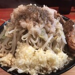 ラーメン二郎 - 無料トッピングはニンニクマシマシ・アブラマシマシ。