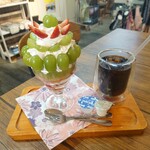 Cafe ネノリア - フルーツパフェ・アイスコーヒー