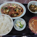 Ramen Hokkai - ニラレバー定食