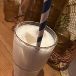 カレーや デッカオ - ラッシー