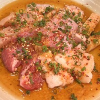炭火焼肉ホルモン うしごろ 中目黒店 - 名物！ホルモン盛り合わせ 醤油 1,850円
                    塩、醤油、味噌から選べる
                    シマチョウ、コリコリ、コプチャン、ツラミ、上ミノ、ガツ芯