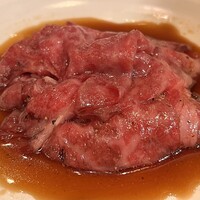 炭火焼肉ホルモン うしごろ 中目黒店 - とろけるロース1,650円