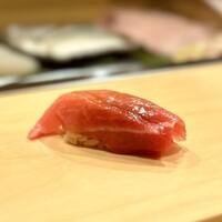 鮨 やすみつ - ■血合いぎし
                    こちらが、なんともパンチのある脂の美味しさ！
                    口溶けも素晴らしく、しっかりしたインパクトを残してくれます♪