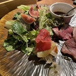 Bistro楚 - ローストビーフ。何枚か食べてから写真を撮るのを忘れていたことに気づきました！（汗）