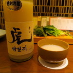 松庵 韓菜房 - 虎マッコリ　店頭販売はしていない幻のマッコリ。辛口でめっちゃ美味しく焼肉と相性は抜群です♪