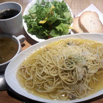 キャスバル　 - ボンゴレパスタランチ６８０円　パスタ以外全てお替り自由