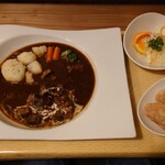キッチン・ポム - ビーフシチュー(バケット＆サラダ付き)  1380円