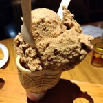 카스타니에 카루이자와 로스토 치킨 - 커피 & 마카다미아 젤라또