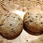 카스타니에 카루이자와 로스토 치킨 - 갓 구운 빵