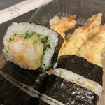 ろく水産 - 揚げたて海老天を 天巻きに…!! 端まで海老天が入ってますよ♡絶品•ᴗ•ꕤ*