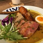スープカレー&ダイニング エルビス - スペシャルでポークパラダイス（ソーセージ、角煮、ベーコン）