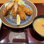 とんかつ竹亭 - カキフライと秋鮭フライの定食