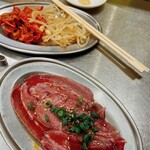 ツラとキモ 炭火焼肉 いわしげ - 