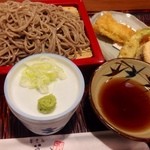 蕎麦処草八 - 穴子一本天ざるそば様も迫力！