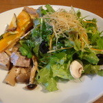 KITCHEN TSUNAGU - 南瓜のキッシュとテリーヌ入りの特製サラダ