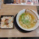 Menya Hishio - 湯浅白醤油ラーメンと紀州ばら寿司