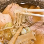 青竹手打ちらーめん 木挽亭 - 麺が特徴的で、太い部分と細い部分の差が大きく、楽しい美味しい食感でした。