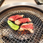 牛刺しと焼肉 仔虎 - ヤンニョムカルビ