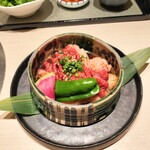 牛刺しと焼肉 仔虎 - ヤンニョムカルビ定食