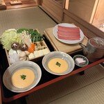 kitashinchishabushabusukiyakikiraku - 極上霜降り牛タン•季節野菜の盛り合わせ