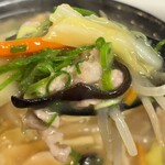 博多豚骨 暁商店 - 具材リフト