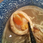 宮庵 - 澱みの無い煮干パワーに、全てのトッピングはひれ伏すのみｗｗｽｰﾌﾟと一緒じゃ味分からんｗｗ