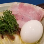 むかん 初台 - 牡蠣塩ラーメン＋味玉