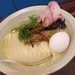 むかん 初台 - 牡蠣塩ラーメン＋味玉
