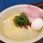 むかん 初台 - 牡蠣塩ラーメン＋味玉