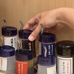 焼肉食堂まんぷく - タレも豊富。生醤油と淡麗醤油の違いは分からなかった…