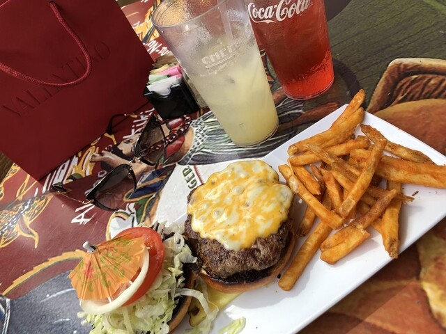 Cheeseburger Waikiki (チーズバーガー) - ワイキキ Cheeseburger Waikiki (チーズバーガー) - ワイキキ