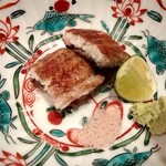 鮨 近藤 - 【うなぎの白焼き】かぼすをかけて頂きました。皮はパリッとしていて身はふっくら、ふわふわです。食べると無くなるのが勿体なくて中々食べれませんでしたw