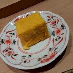 鮨 近藤 - 【卵焼き】　しっとりしていて程よい甘味があり上品なお味です。