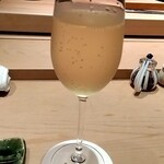 鮨 近藤 - 【シャンパン】ボトルオーダーしたので一杯だけ頂きました。お酒が弱すぎて一杯で久しぶりに酔いましたw酔った為にボトルの写真を忘れました(；・∀・)