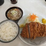 まるやま食堂 - 上ロースかつ定食1500円　豚汁変更200円