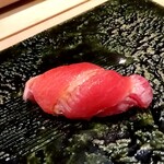 鮨 近藤 - 【大トロ】中トロより脂の甘みが感じられました。脂の旨味が凝縮されていて大変美味でトロケます❣