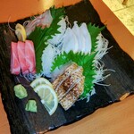 志津川水産 一家部 - 本日の厳選4点盛り（本マグロトロ、のどぐろ炙り、志津川タコ、白身タイ）　3360円