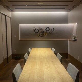 落ち着いた完全個室でご会食をお楽しみ頂けます