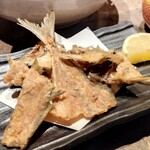 心にしみる浜の味 岩男 - 舟盛りのアジの骨せんべい