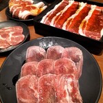 国産牛焼肉食べ放題 肉匠坂井 - 