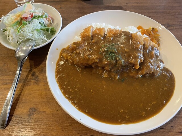 牡蠣とワインが楽しめる湾岸食堂 大船渡のオイスターバー