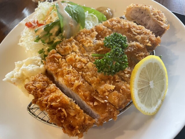 牡蠣とワインのある店 湾岸食堂 - 大船渡（オイスターバー）の写真